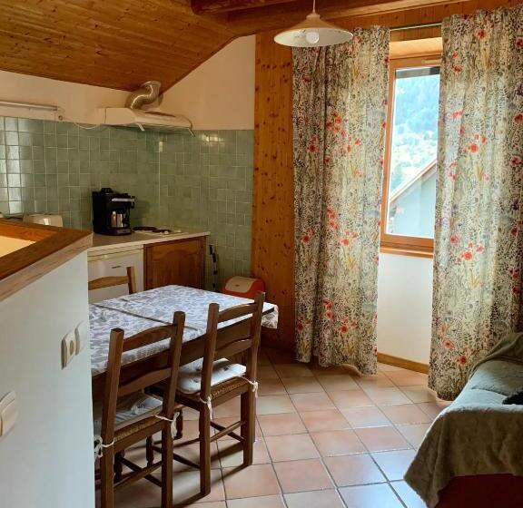 住宿加早餐  La Tourtette