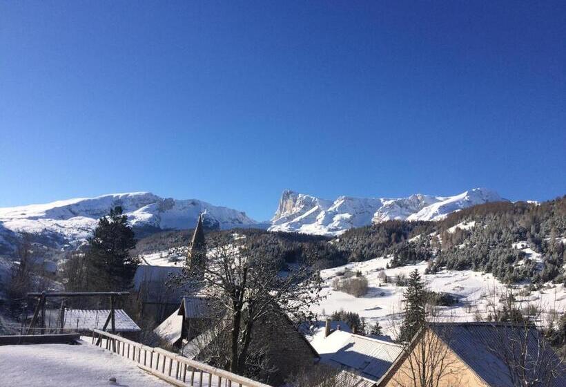 住宿加早餐  La Tourtette