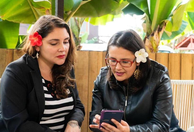 مبيت وإفطار Ngahu Bungalows Alojamiento Frente Al Mar En El Centro De Rapa Nui