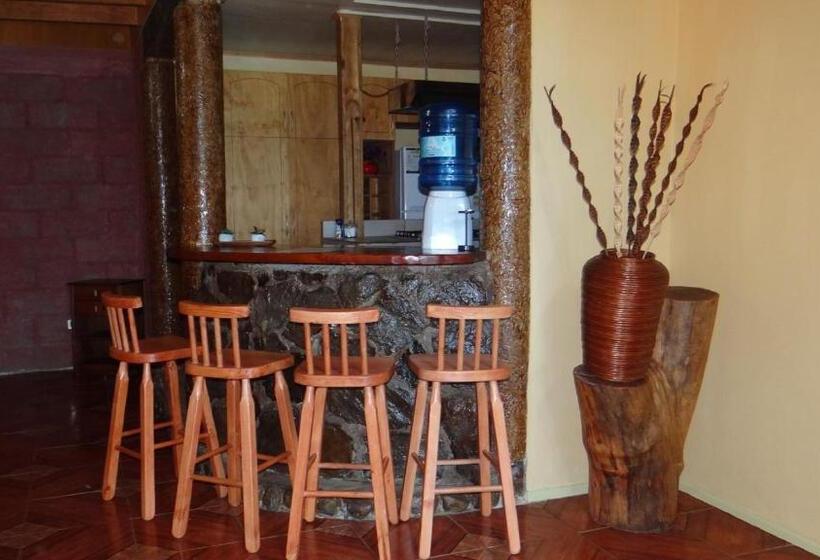 مبيت وإفطار Ngahu Bungalows Alojamiento Frente Al Mar En El Centro De Rapa Nui