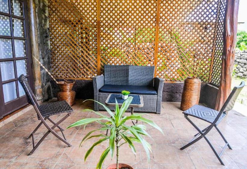 مبيت وإفطار Ngahu Bungalows Alojamiento Frente Al Mar En El Centro De Rapa Nui