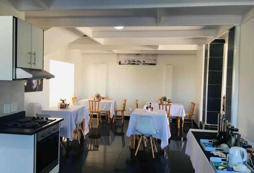 مبيت وإفطار White House Lodge