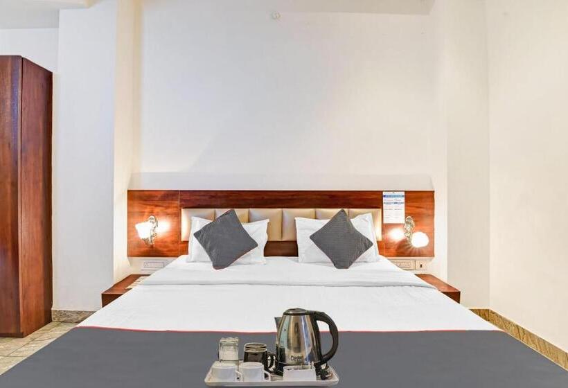 Collection O 70296 Hotel Sarover