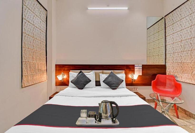 Collection O 70296 Hotel Sarover