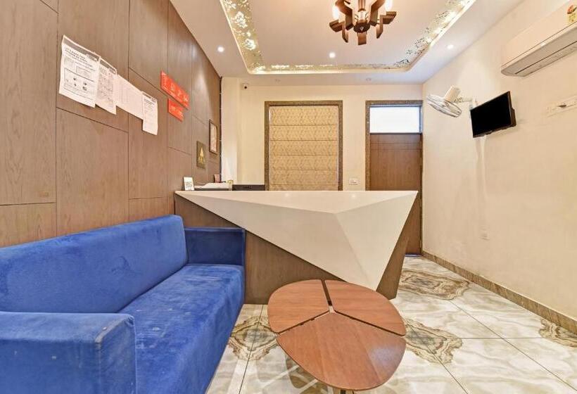 Collection O 70296 Hotel Sarover