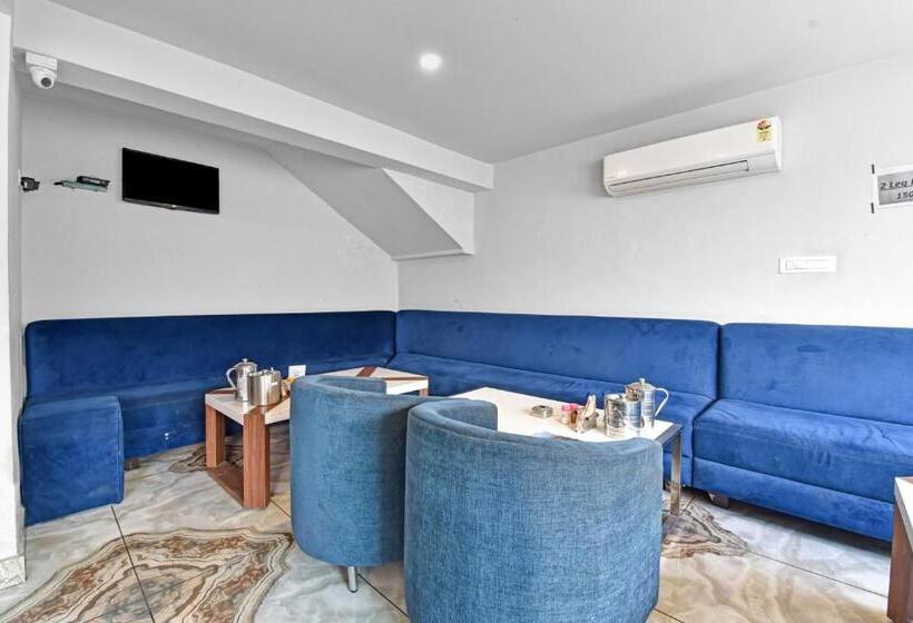 Collection O 70296 Hotel Sarover