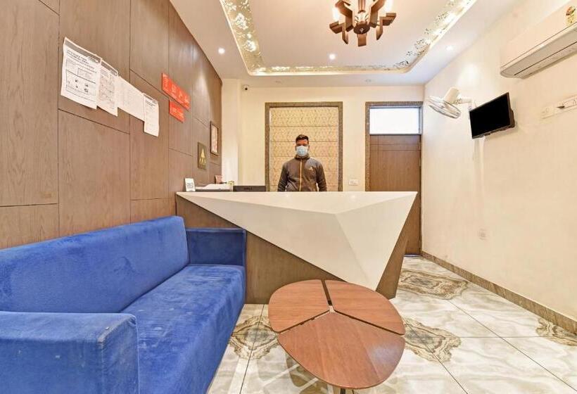 Collection O 70296 Hotel Sarover