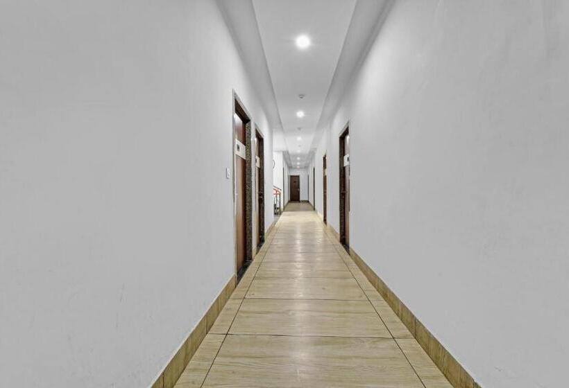 Collection O 70296 Hotel Sarover