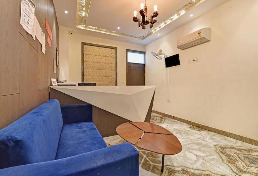 Collection O 70296 Hotel Sarover