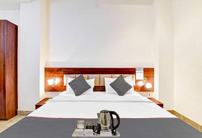 Collection O 70296 Hotel Sarover