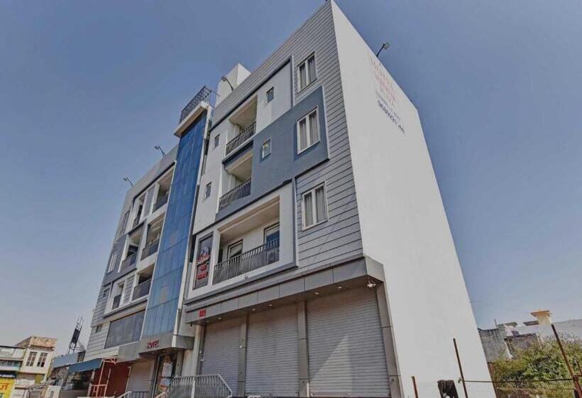 Collection O 70296 Hotel Sarover