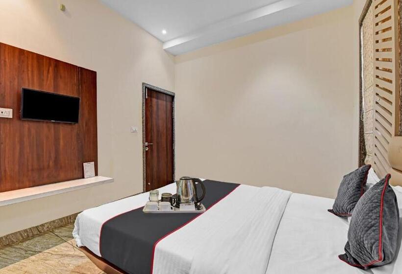 Collection O 70296 Hotel Sarover