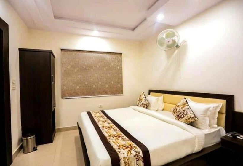 Collection O Hotel Kp