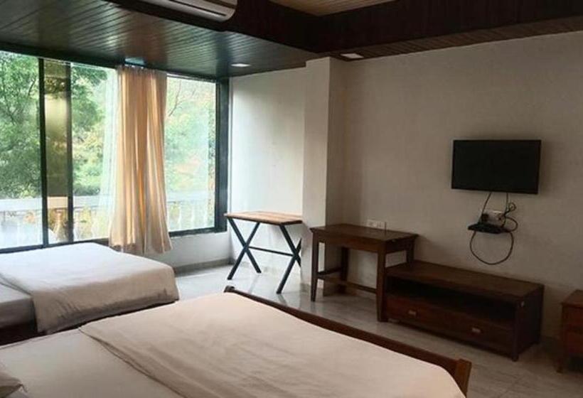 Fabhotel Highland Park