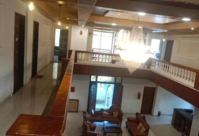 Fabhotel Highland Park