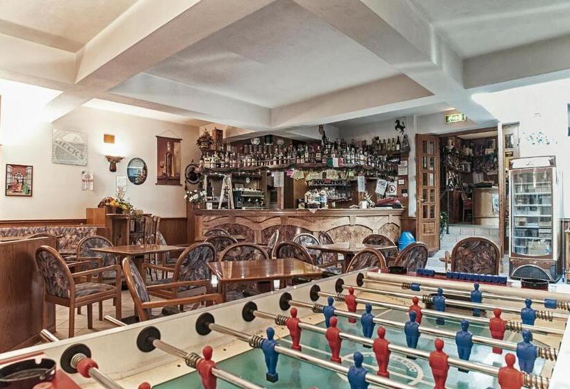 Отель Albergo Ristorante Guerri