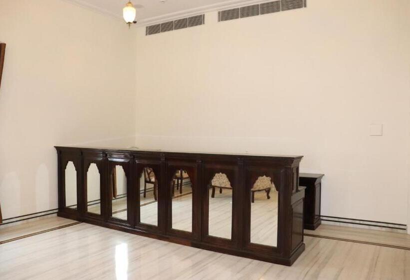 فندق Anandit International