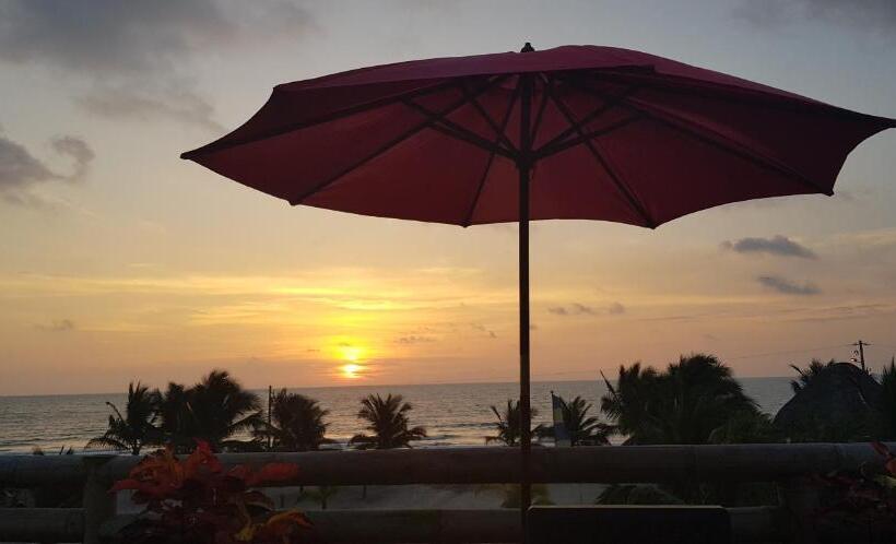 هتل Casa Gaia Mompiche