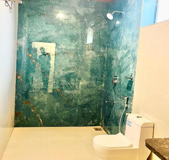 בית מלון כפרי Crystall Goa Emerald Edition