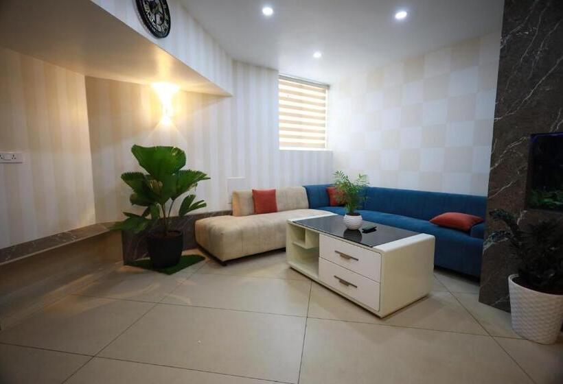 فندق Haksons Residency