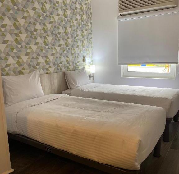 Отель Hi! Monterrey Aeropuerto