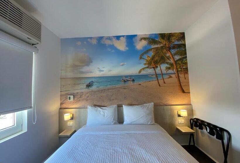 Отель Hi! Monterrey Aeropuerto