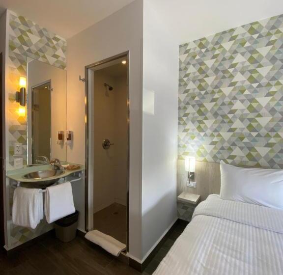 Отель Hi! Monterrey Aeropuerto