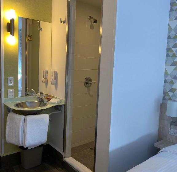 Отель Hi! Monterrey Aeropuerto