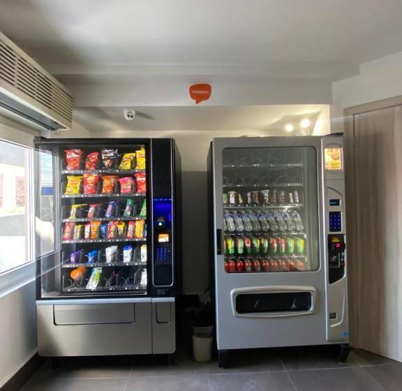 Отель Hi! Monterrey Aeropuerto