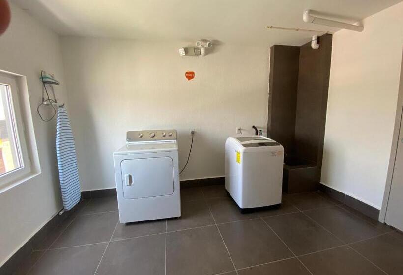 Отель Hi! Monterrey Aeropuerto