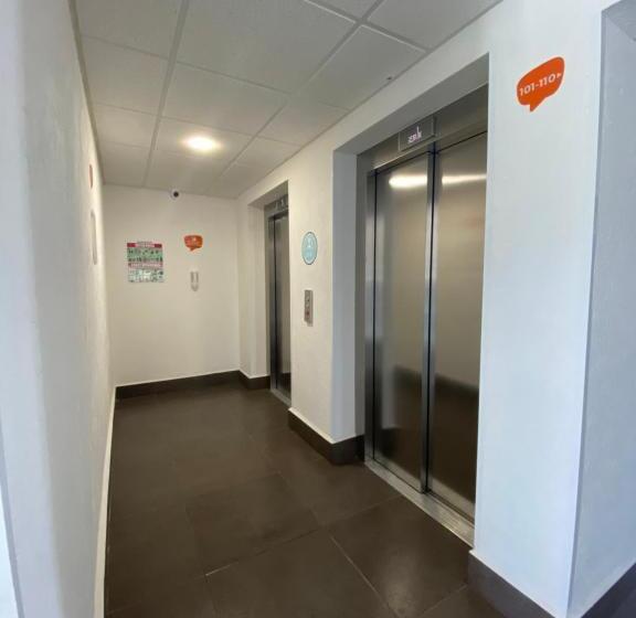 Отель Hi! Monterrey Aeropuerto