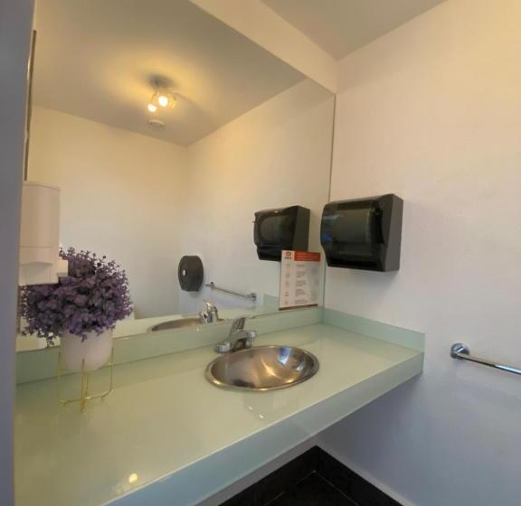 Отель Hi! Monterrey Aeropuerto