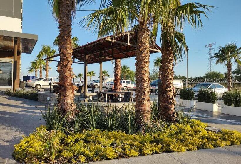 Отель Hi! Monterrey Aeropuerto