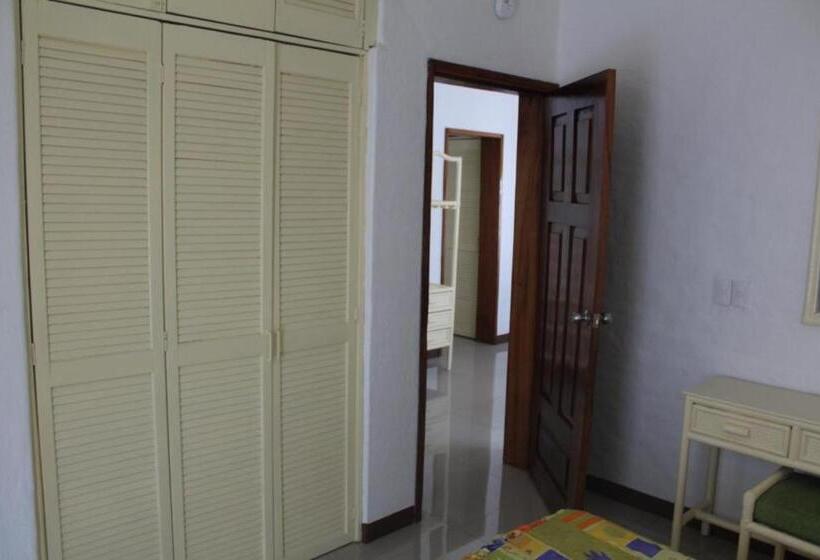 هتل Manzanillo Pied A Terre