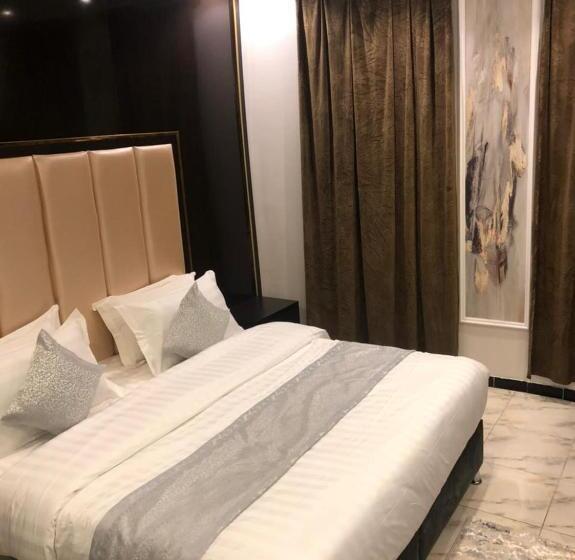 فندق Opera Suites