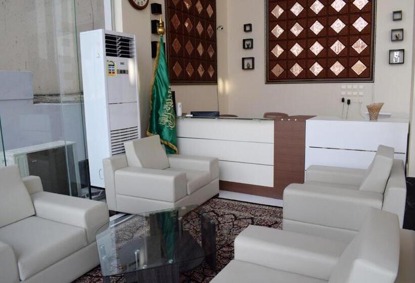 فندق Opera Suites