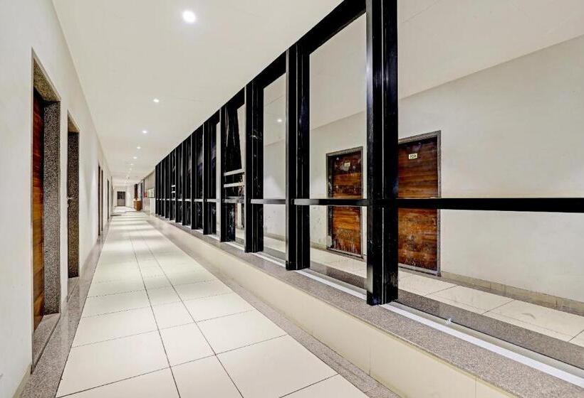 Отель Oyo Rishta And Jahan Banquet And Rooms