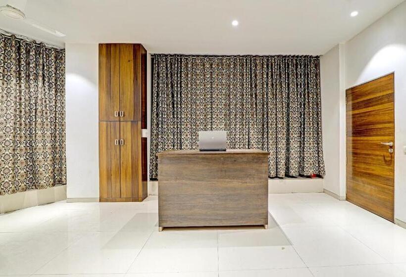 Отель Oyo Rishta And Jahan Banquet And Rooms