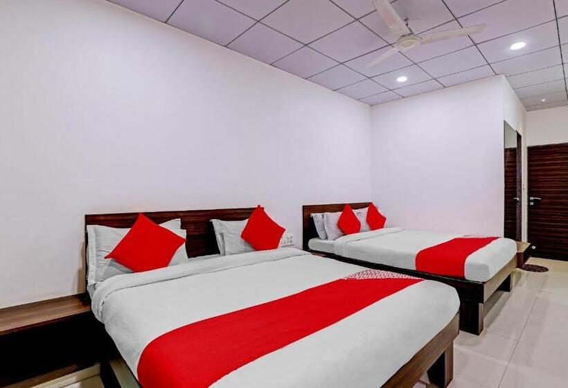 Отель Oyo Rishta And Jahan Banquet And Rooms