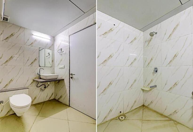 Отель Oyo Rishta And Jahan Banquet And Rooms