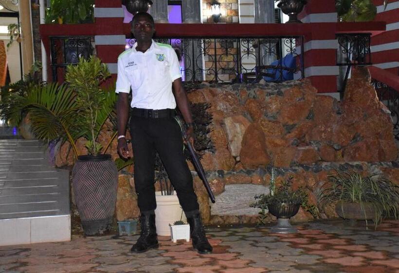 هتل Pent House Inn Namugongo