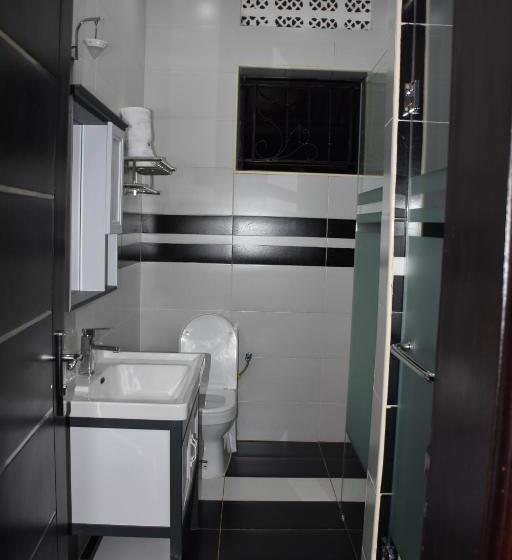 هتل Pent House Inn Namugongo