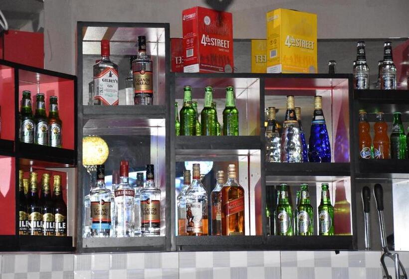 هتل Pent House Inn Namugongo