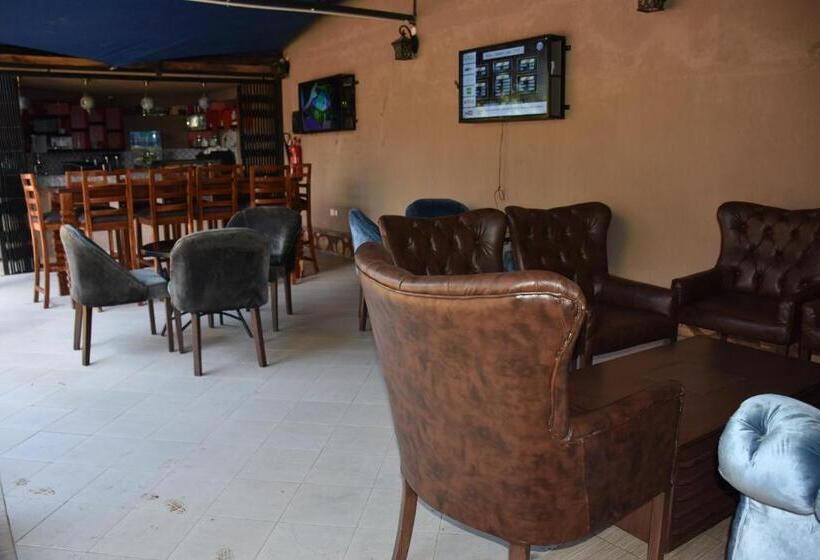 هتل Pent House Inn Namugongo