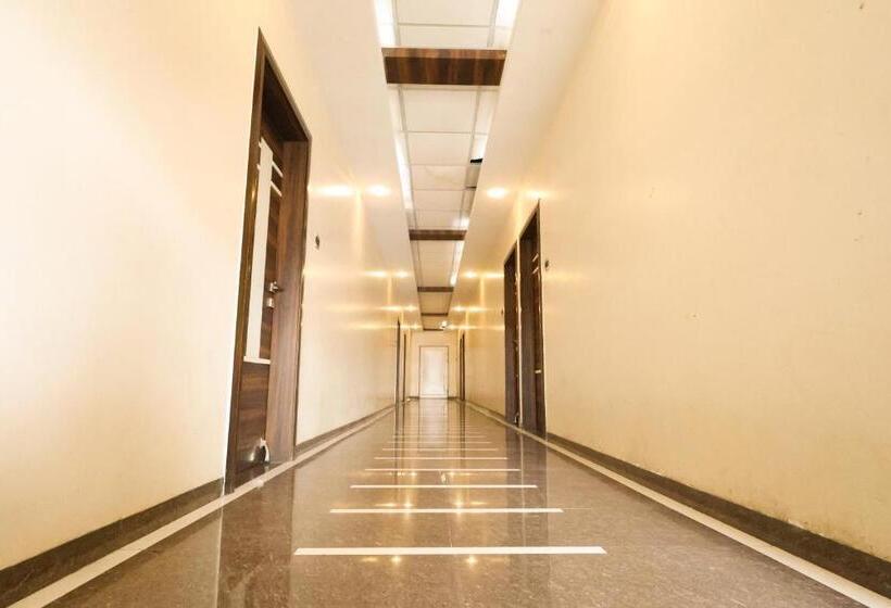 فندق Sharveen Classic Inn