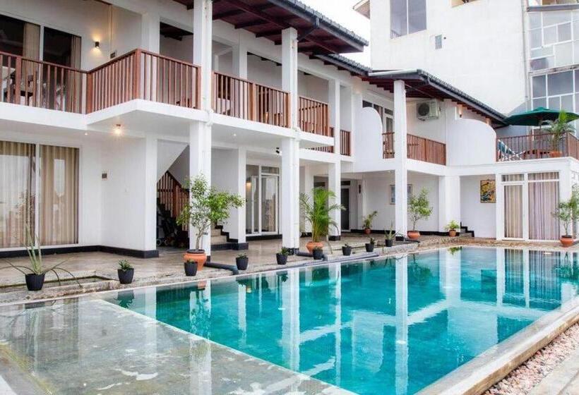 فندق Shavara Beach