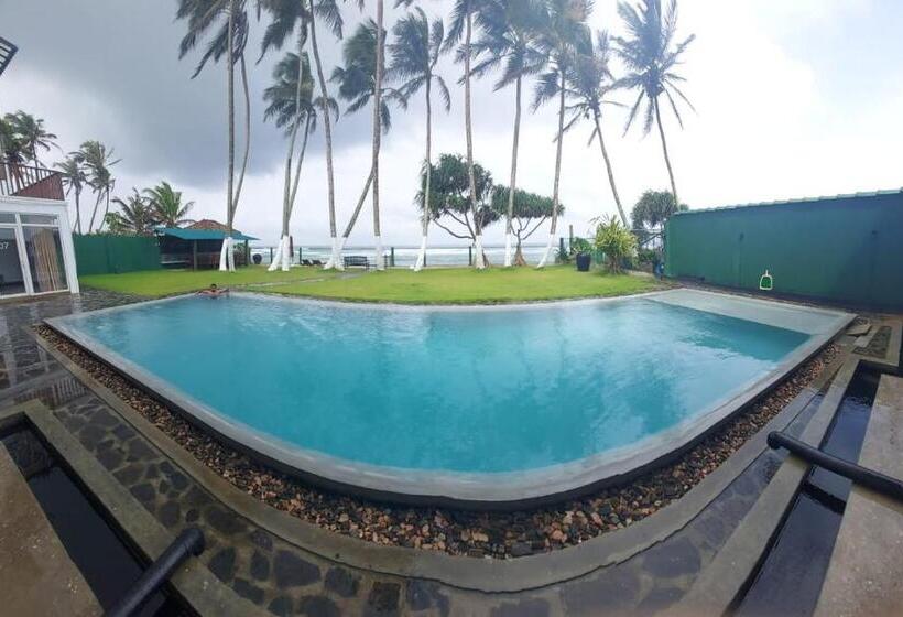 فندق Shavara Beach