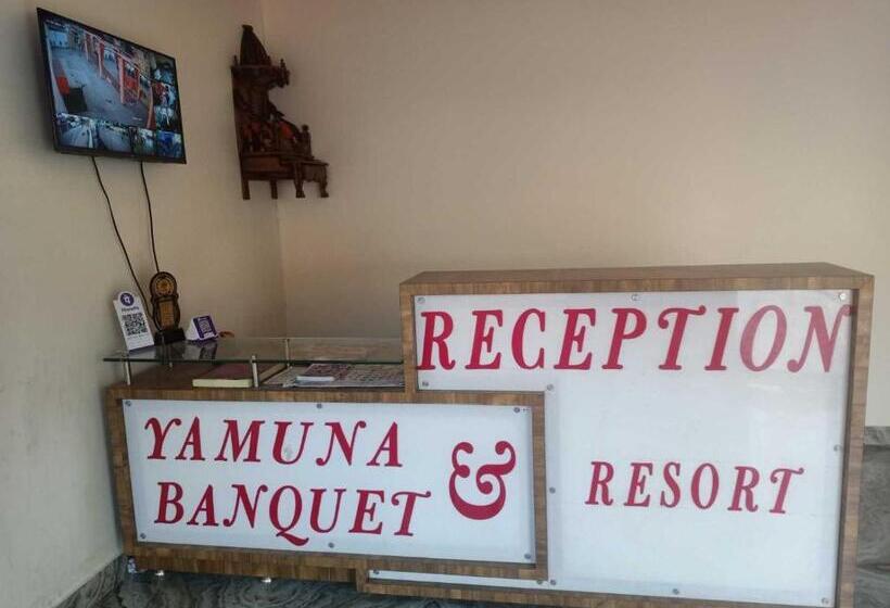 Отель Spot On Yamuna Banquet & Resort