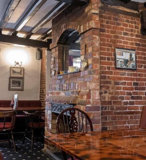 בית מלון כפרי The Crown