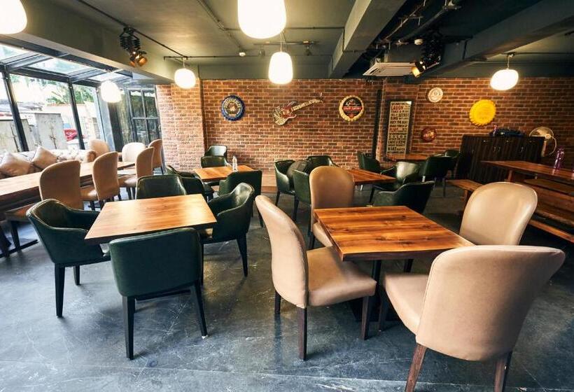 בית מלון כפרי The Manor House Kolkata